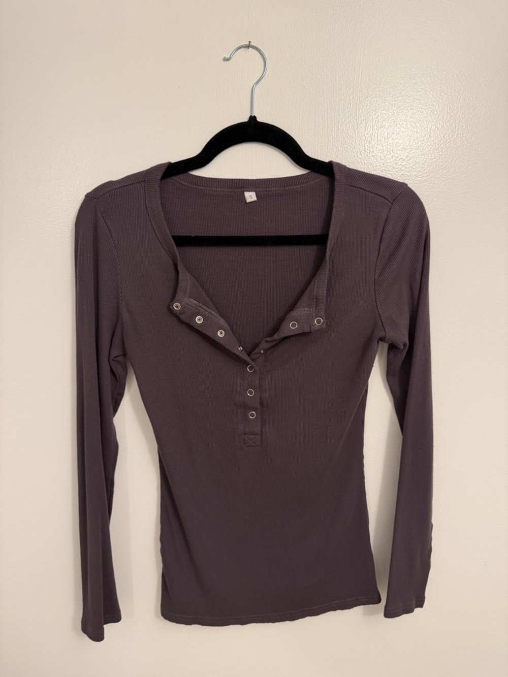 Women’s Long-Sleeve Snap Henley Top - Grey